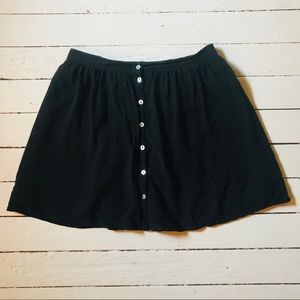 *CUTE STAPLE* Rayon skirt w/ pretty buttons